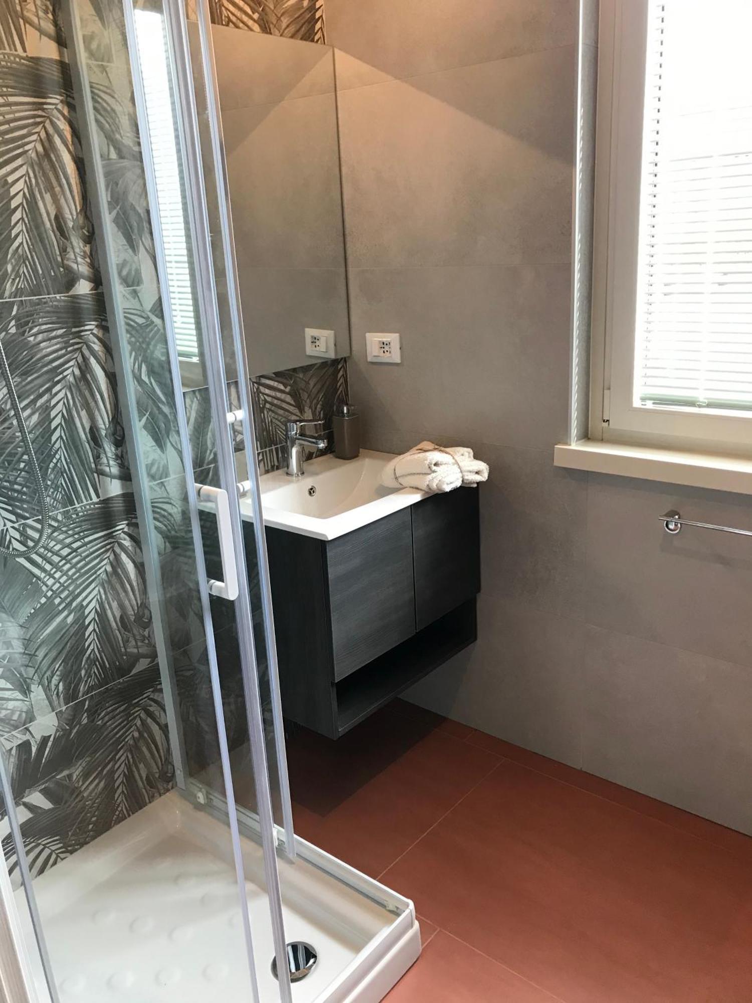 مانديلو ديل لاريو Il Mallo Verde - Lake Como B&B الغرفة الصورة